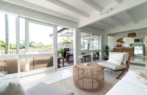 Bateau Bay House | Kipling House. Complete comfort, charm and style.