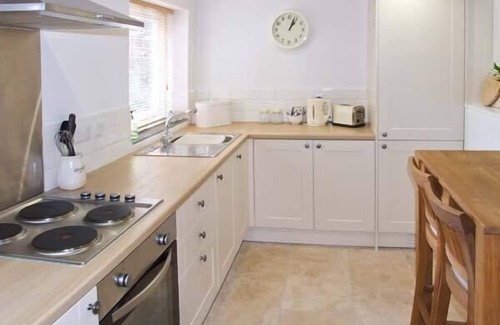 Denstone Cottage | KIPPER'S CORNER, pet friendly, character holiday cottage in Doveridge