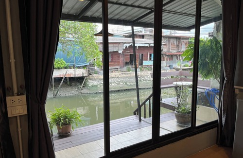 Rat Burana Ski Chalet | Kirin Riverside Homestay with 1 bedroom and AC, WiFi in Bangkok