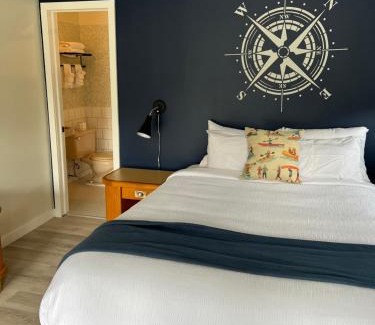 Sauble Beach Hotel | Kit Wat Motel & Marina