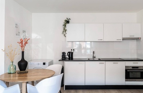 Strijp House | Kitchen, bathroom, garden, free parking, family friendly