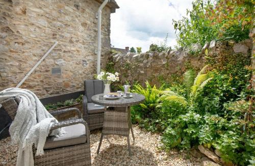 Honiton House | Kites Holt