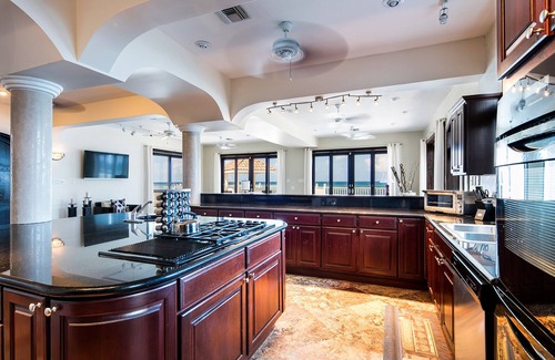 Old Man Bay House | KiToCay: Modern Beach House w/Over-the-Water Sun Deck & Private Beach Lot