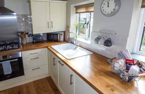 Little Malvern Cottage | KITTS COTTAGE, pet friendly, luxury holiday cottage in Malvern
