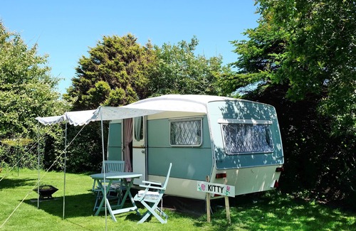 Helston Cabin | Kitty Unique 60s Caravan set in Pretty Garden