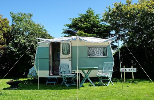 Helston Cabin | Kitty Unique 60s Caravan set in Pretty Garden