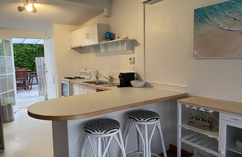 Stanmore Bay House | Kiwi Bach, sea views, near the beach. Fully fenced.