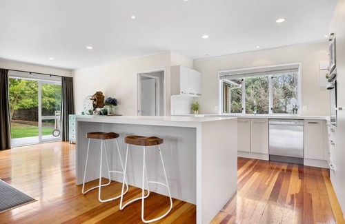 Papakura House | Kiwi lifestyle at home quiet, spacious on 1ha of land