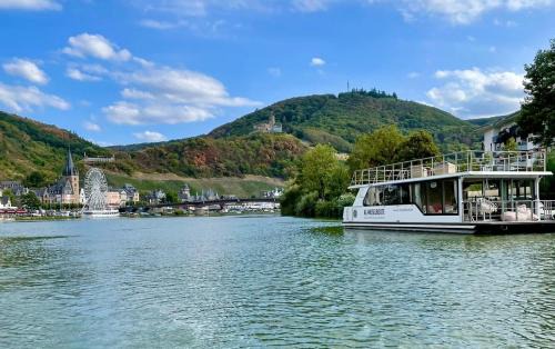 Kues Boat Rental | KL Moselboote - Hausboot Niara