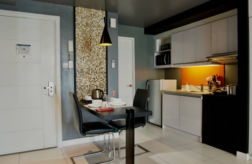 Legazpi Village Condo | KL Tower - Cozy & Spacious Studio Deluxe near Greenbelt Mall