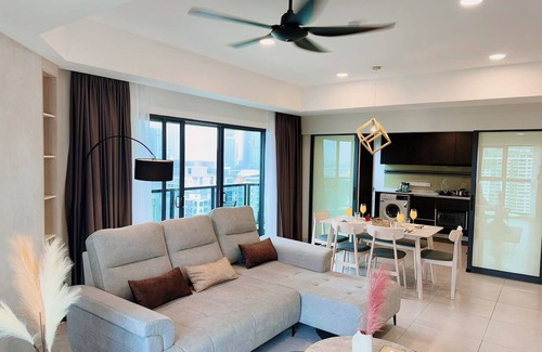 Kampung Pandan Dalam Apartment | KLCC Luxe 3 Bedroom Family Suite