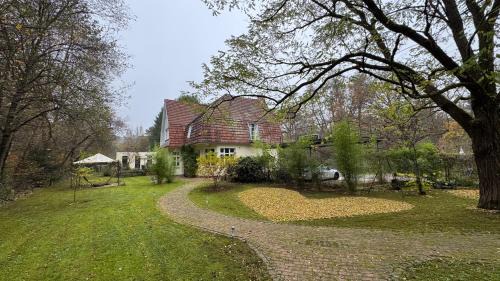 Braunfels Apartment | Klimaanlage, 5 Sterne Bahnhoftraum, Appartement "Waldliebe" 133qm, große Terrasse 70qm, QR Code scannen für virtuellen Rundgang, Premium Ausstattung