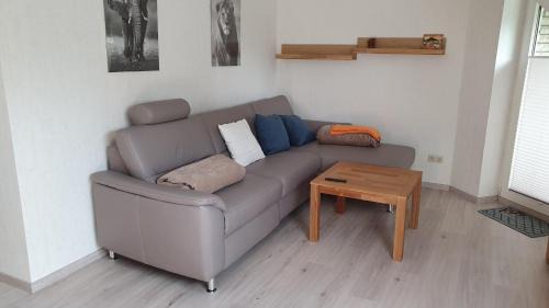 Loehne Apartment | Klimatisierte Wohnung Kastanie mit Balkon