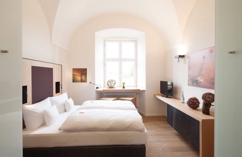 Allmannshofen Hotel | Kloster Holzen Hotel