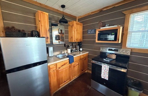 Cleora Cabin | Knots Landing - A romantic getaway