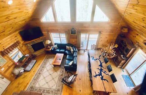 Oakland House | Knotty Dog Lodge- Hot Tub, Fire Pit, Pet Friendly!