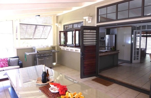 Muri House | Kokacabana Beach House - 3 bdrm House + Pool, 100% Beach Front @ Muri Beach!