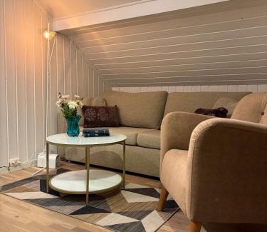Gjovik Apartment | Komfort og stil-perfekt for ferie og jobb