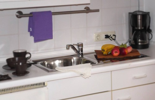 Bad Birnbach Apartment | Komfortables, individuelles Appartement mit massiven Kiefernholzmöbeln.