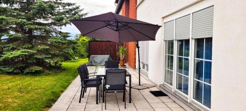 Cospeda Apartment | KOMM - Terrasse- Parkplatz- Küche- Boxspringbett
