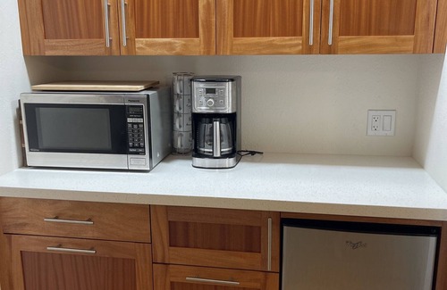 Kona Palisades Apartment | Kona-Amazing sunset, Ocean/POOL/AC/Great loc