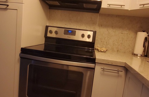 Historic Kailua Village Hotel | Kona Rose's Hideaway is at Kona Plaza, a step from Alii Drive. No Cleaning Fee!