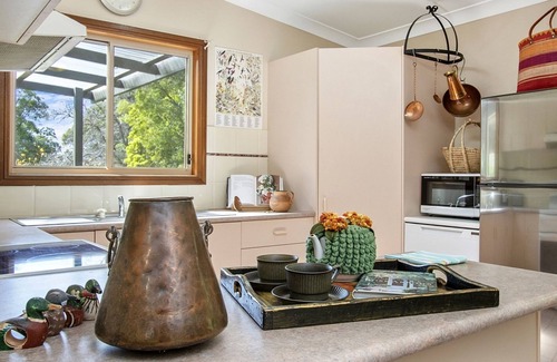 Mount Irvine House | KOOKOOTONGA - fabulous getaway. SPECIALS ON NOW !