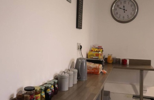 Everton Apartment | Kop View Room 4 - for 4 Guests Near Anfield Stadium