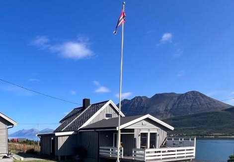 Lyngen House | Koselig hus nær sjø og fjell