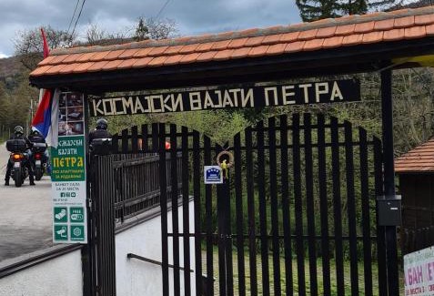 Mladenovac House | Kosmajski vajati Petra