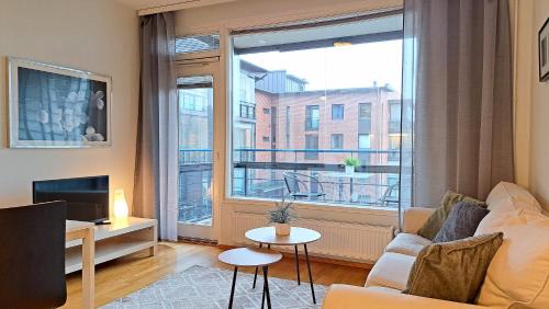 Tampere Apartment | Kotimaailma Apartments - saunallinen kaksio koskinäkymällä - Verstaankatu