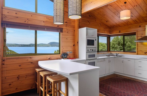 Kawaha Point Cabin | Koura Lodge