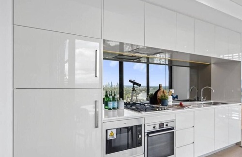 St. Leonards Apartment | KozyGuru |St Leonards | 1 Bed Best Location and View