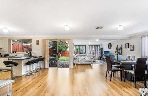 West Hoxton House | KozyGuru | West Hoxton | Spacious 7-Person Home