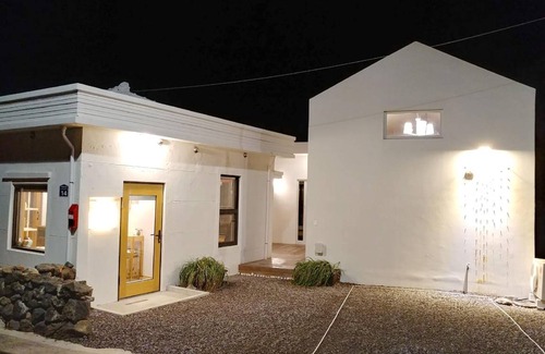 Jungmun House | 60 m² House ∙ 2 bedrooms ∙ 4 guests