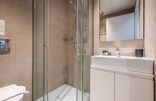 Ampelokipoi Bed & Breakfast | Kriel Suites by LIV Homes 103