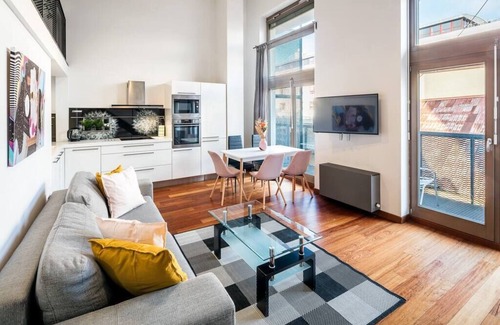 Karlin Apartment | Křižíkova loft with 3 bedrooms and parking