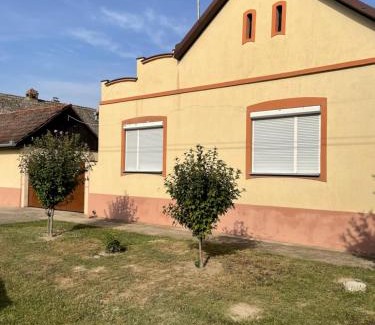 Feketic House | Kuća na selu “ANNA”