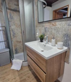 Krnjak Apartment | Kuća za odmor Helena