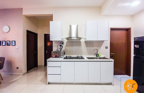 Bandar Tun Razak Apartment | Kuala Lumpur KLCC Stylish & Comfy | 5★ Location, Netflix, Pool + Gym 03