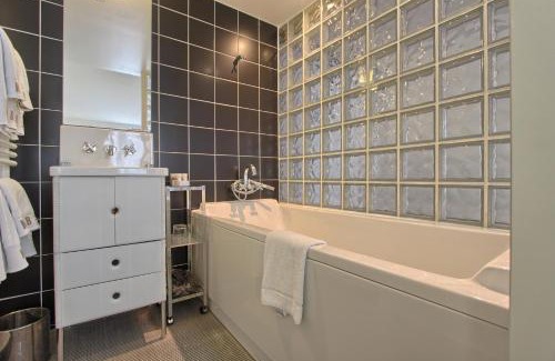 Quartier de la Goutte-d'Or Hotel | Kube Hôtel Paris