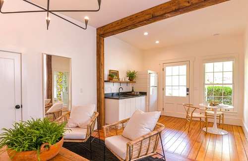 Jacksonville House | Kubli Haus - Suite #2 ~ Luxury, Style & Location, 1 block to Britt