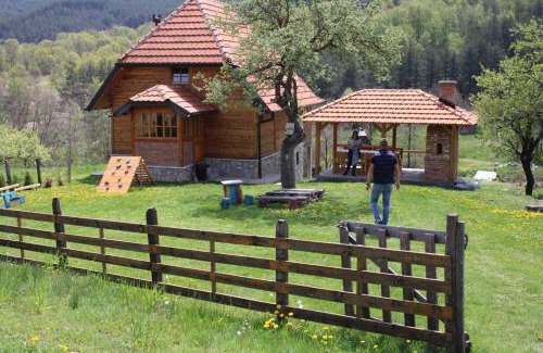 Vitasi House | Kuca Karajic