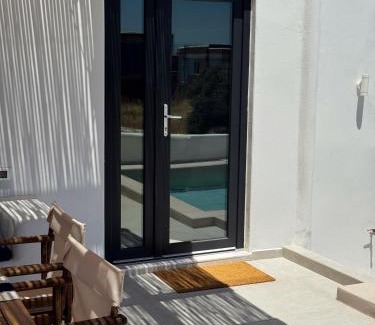 Ano Mera Apartment | Kukulú Luxurious Cottage with Mini Private Pool