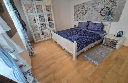 Spitz Apartment | Kunst Apartment im Schwalbenhaus