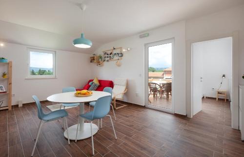 Zadvarje Apartment | Kvasina Apartments