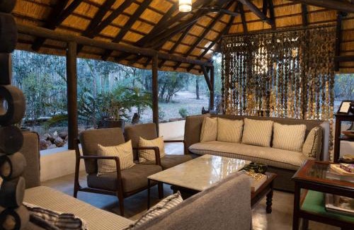 Thorny Bush Game Reserve Cabin | KwaMbili Game Lodge