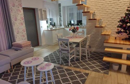 Zatory House | Kwiatowy domek