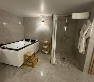 Dinsheim Apartment | KY Room