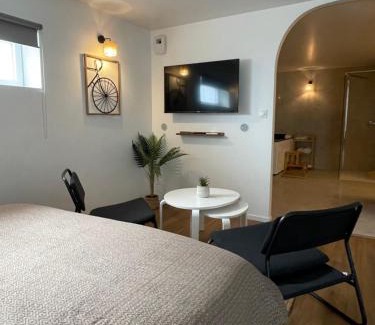 Dinsheim Apartment | KY Room
